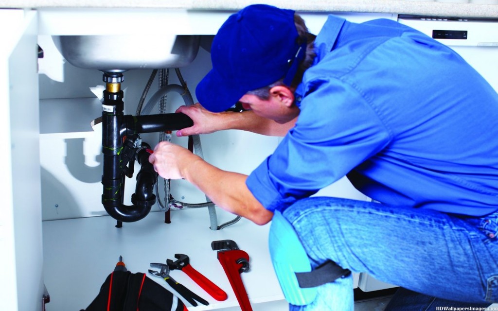Plumber-At-Work-With-Tools-Images